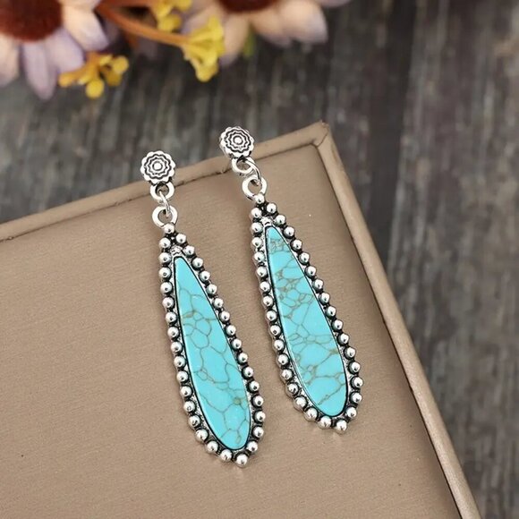 NEW Pair of vintage style BOHO earrings, dangle turquoise earrings, western - Picture 2 of 4